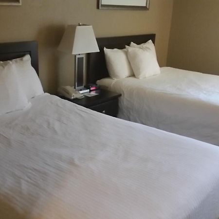 Stonebridge Hotel Fort Mcmurray Szoba fotó