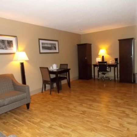 Stonebridge Hotel Fort Mcmurray Szoba fotó