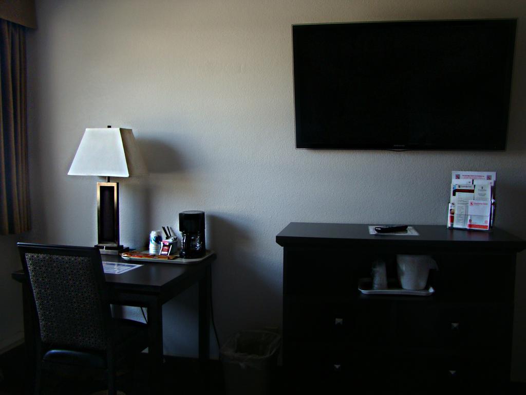 Stonebridge Hotel Fort Mcmurray Szoba fotó