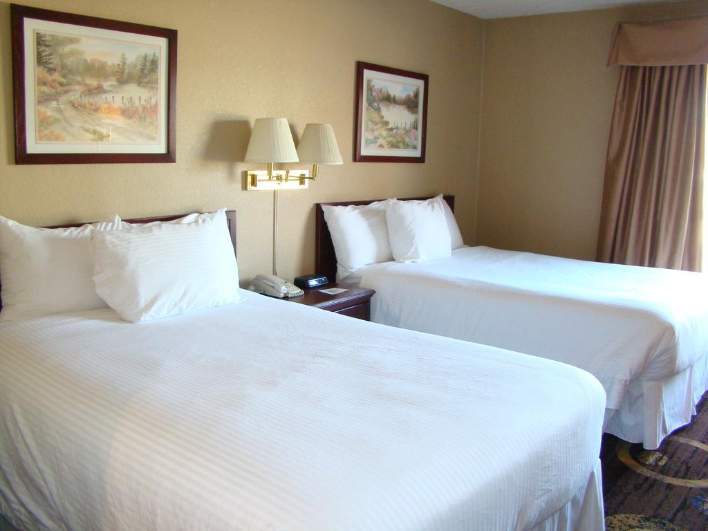 Stonebridge Hotel Fort Mcmurray Szoba fotó