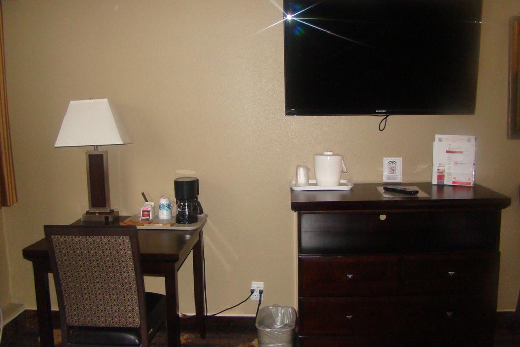 Stonebridge Hotel Fort Mcmurray Szoba fotó